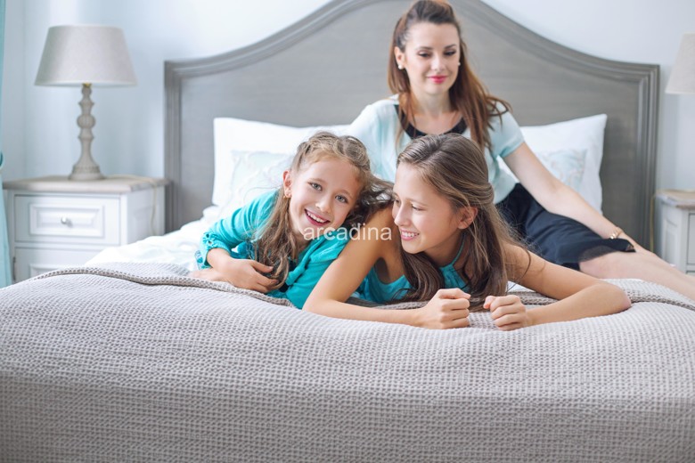 stockfresh_6559380_happy-family-posing-in-bedroom_sizeXL_7c4d36